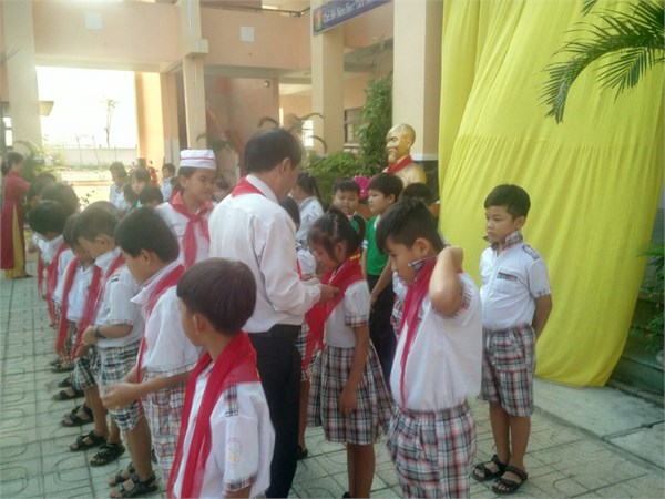 hieu truong trao khan.jpg